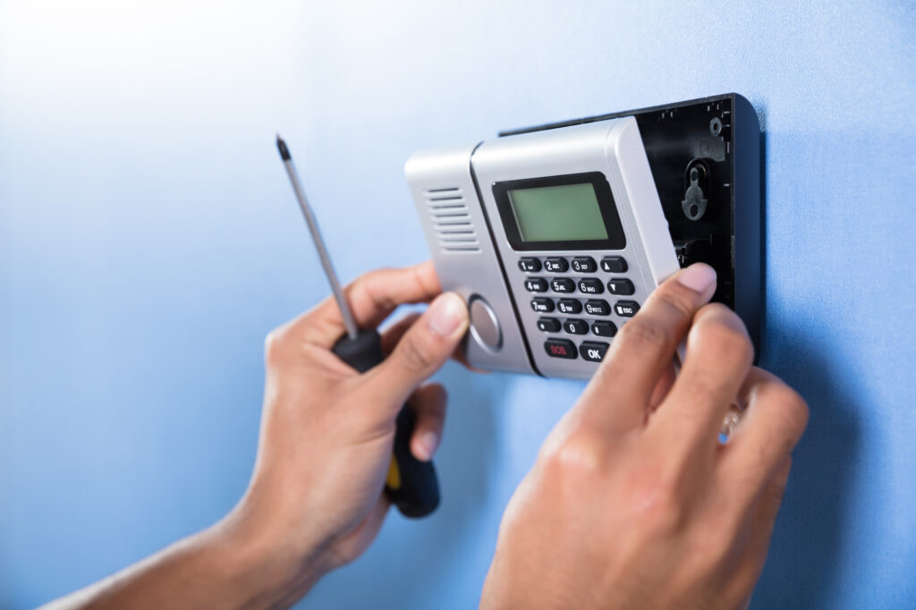 alarm installers vs diy